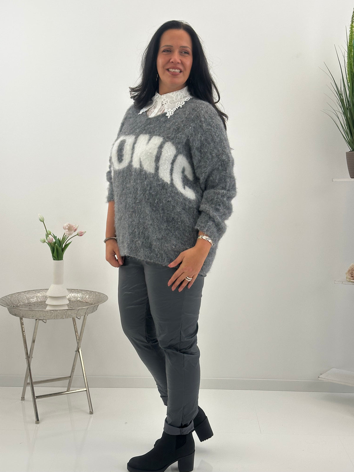 Pullover in modernen Grau mit ausdrucksstarker Optik (38-44)