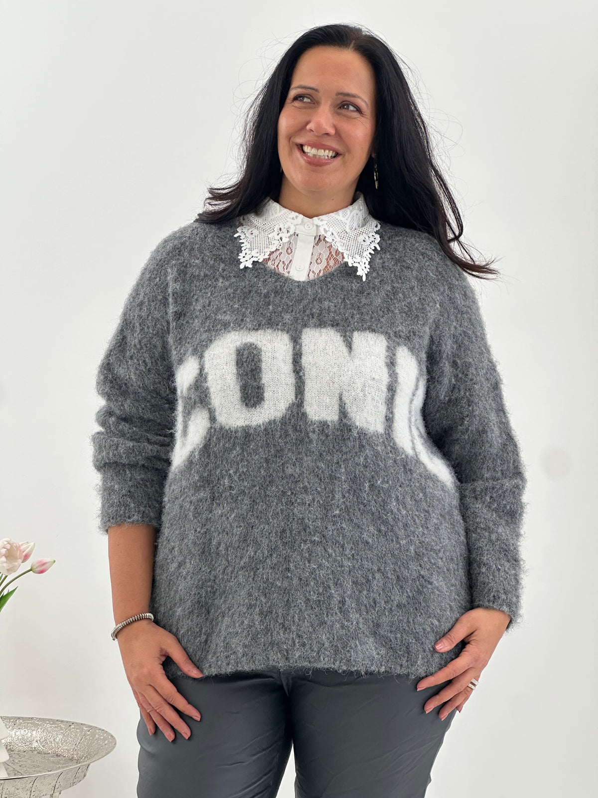 Pullover in modernen Grau mit ausdrucksstarker Optik (38-44)