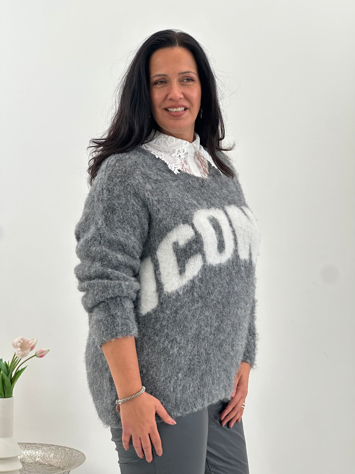 Pullover in modernen Grau mit ausdrucksstarker Optik (38-44)