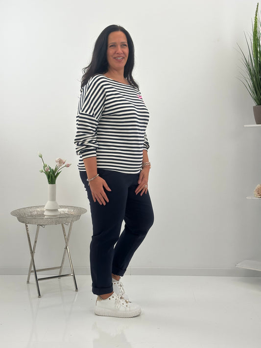 Sweatshirt in einer maritimen Marineweiß-Kombination (38-42/44)