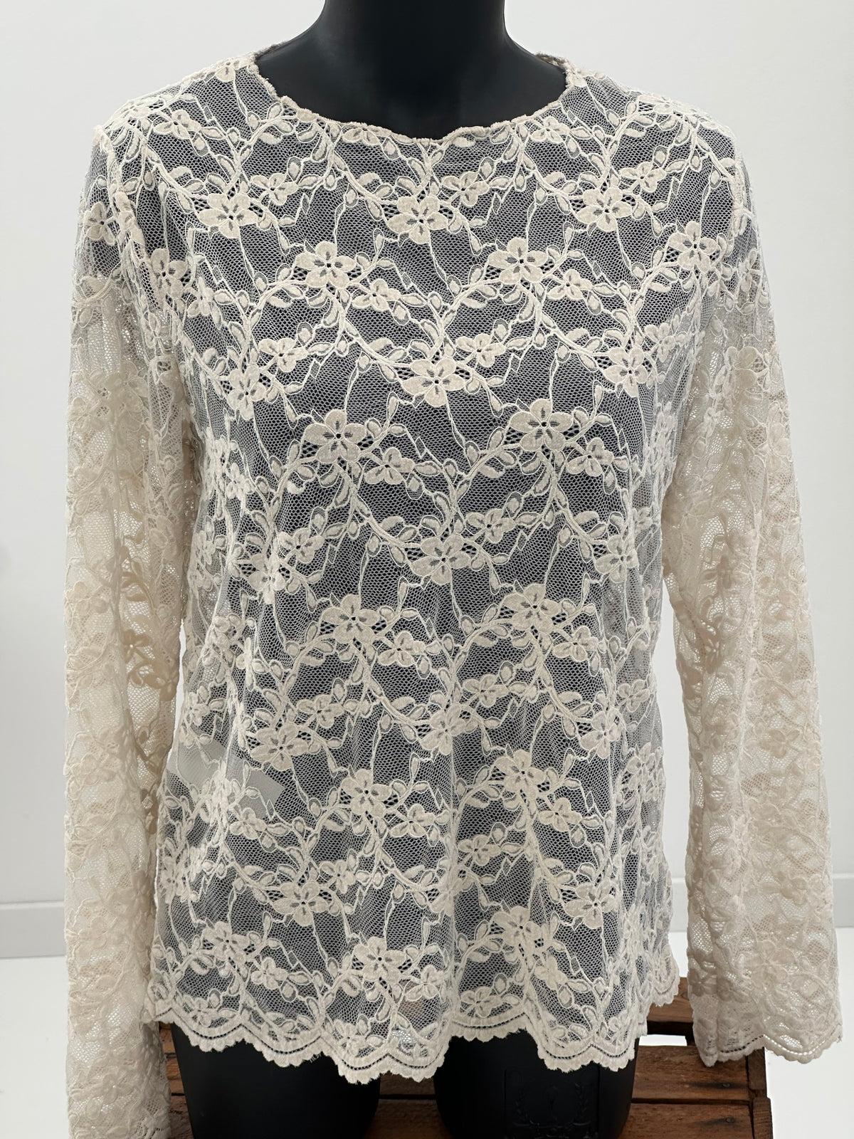 Spitzenshirt in zartem Creme (36-40)