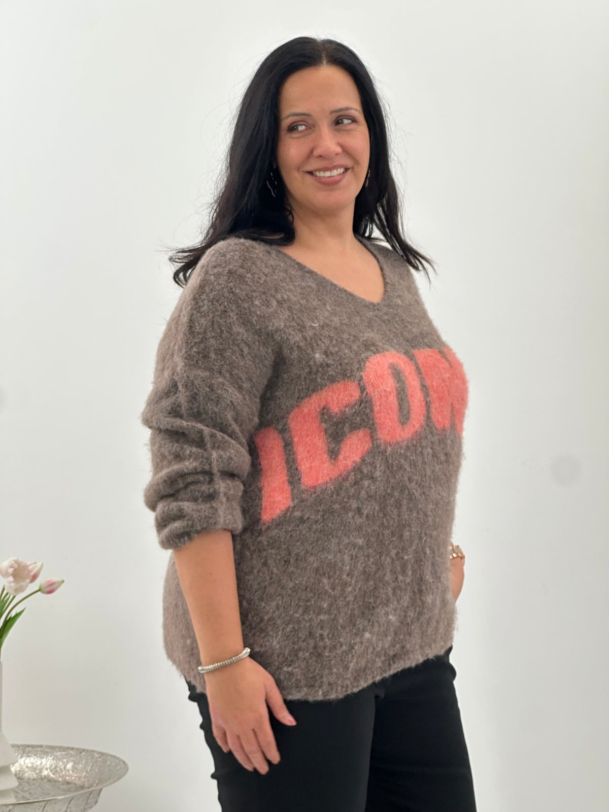 Pullover in warmem Braun mit ausdrucksstarker Optik (38-44)