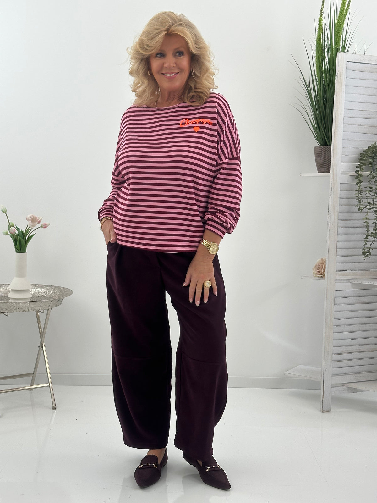 Moderne Hose in tiefem Wine-Rot (38-42)