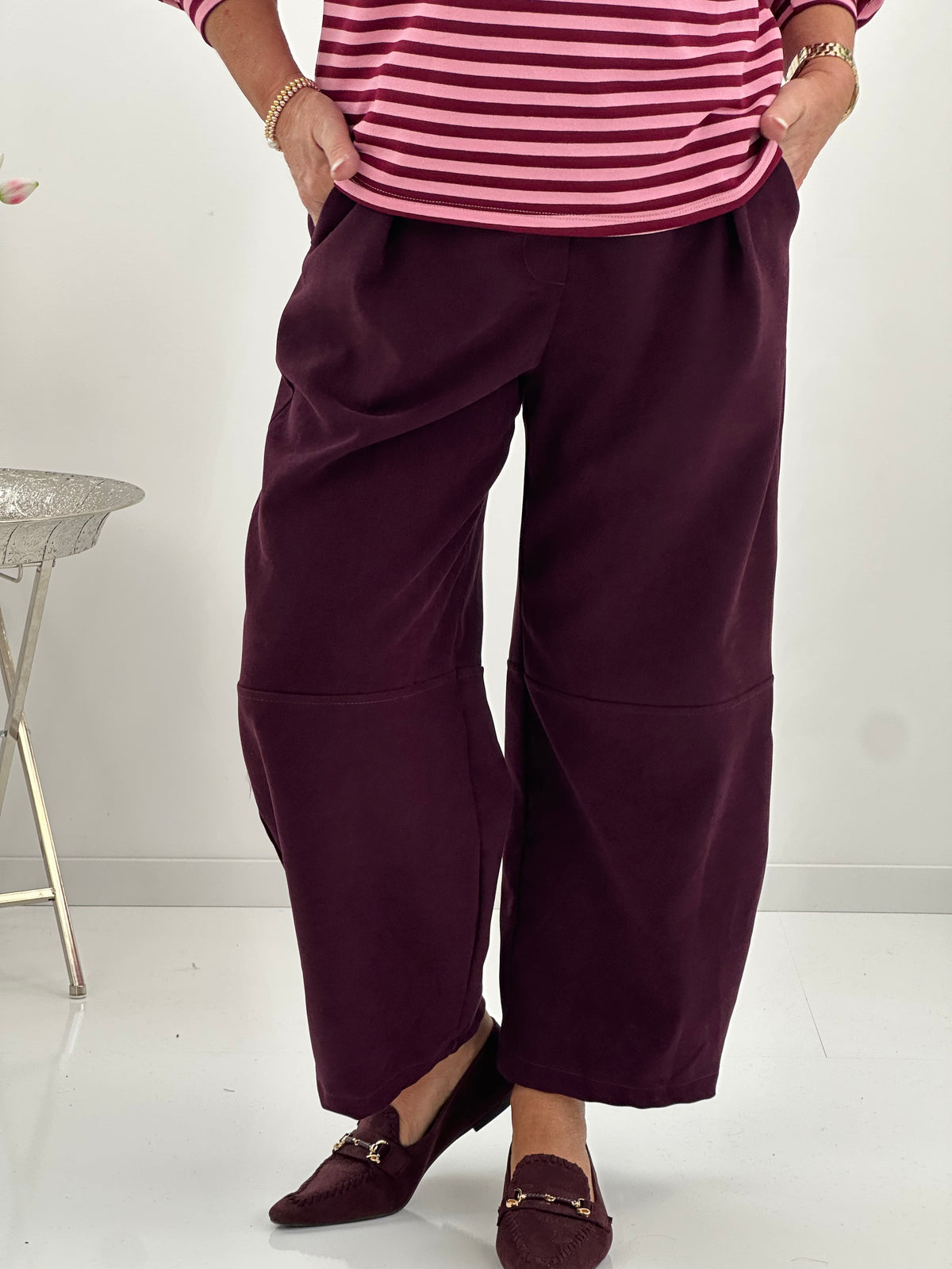Moderne Hose in tiefem Wine-Rot (38-42)