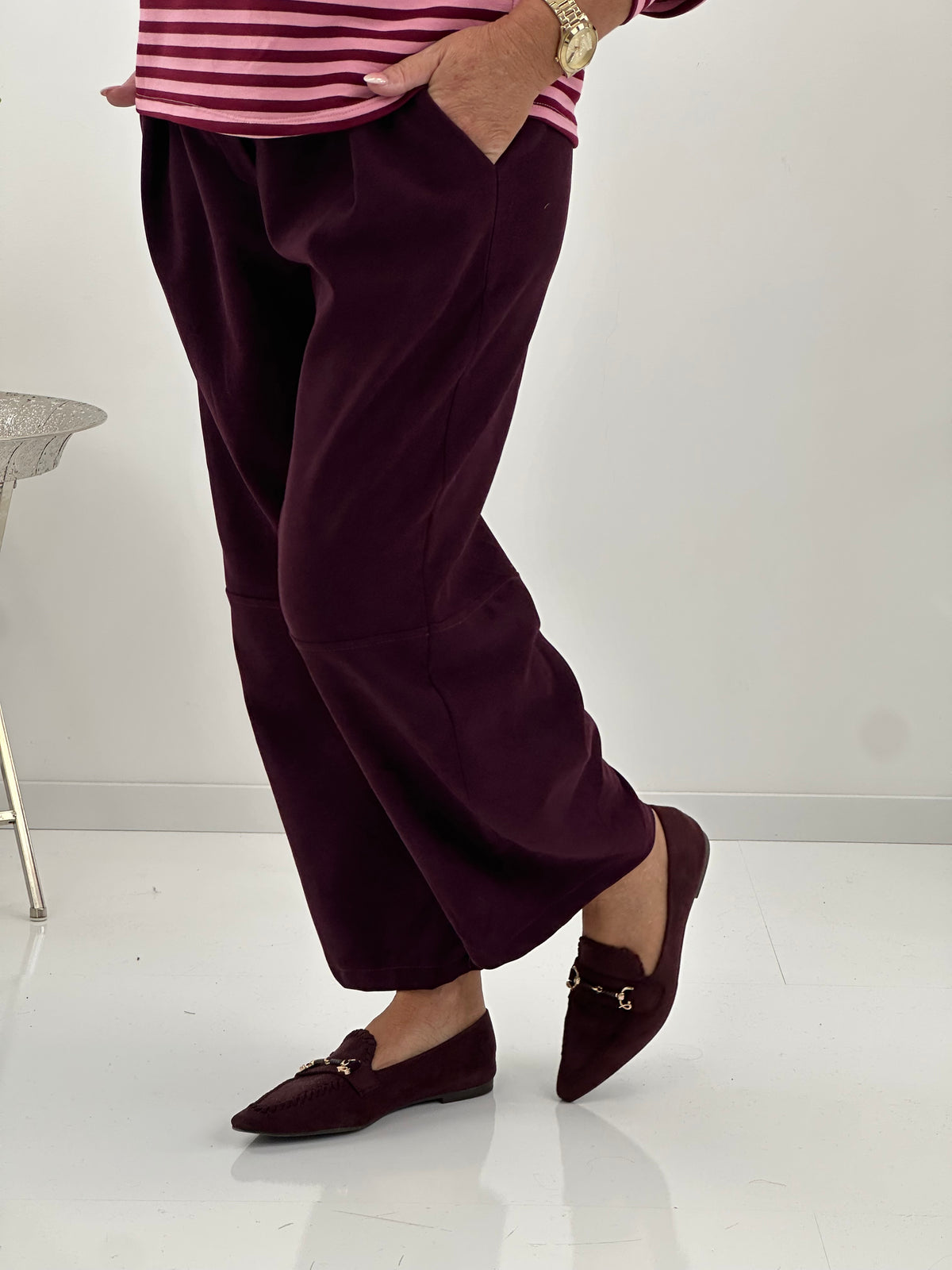 Moderne Hose in tiefem Wine-Rot (38-42)