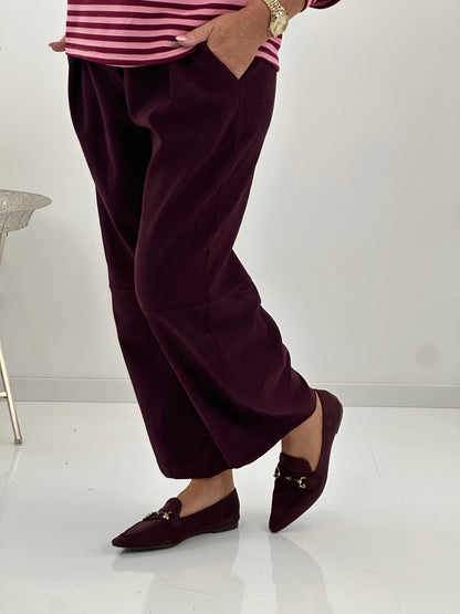 Moderne Hose in tiefem Wine-Rot (38-42)