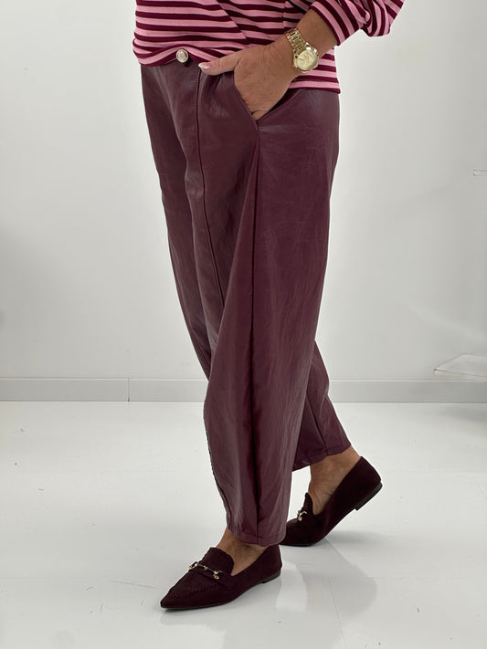 PU-Lederhose in ausdrucksstarkem Bordeaux (38-42/44)
