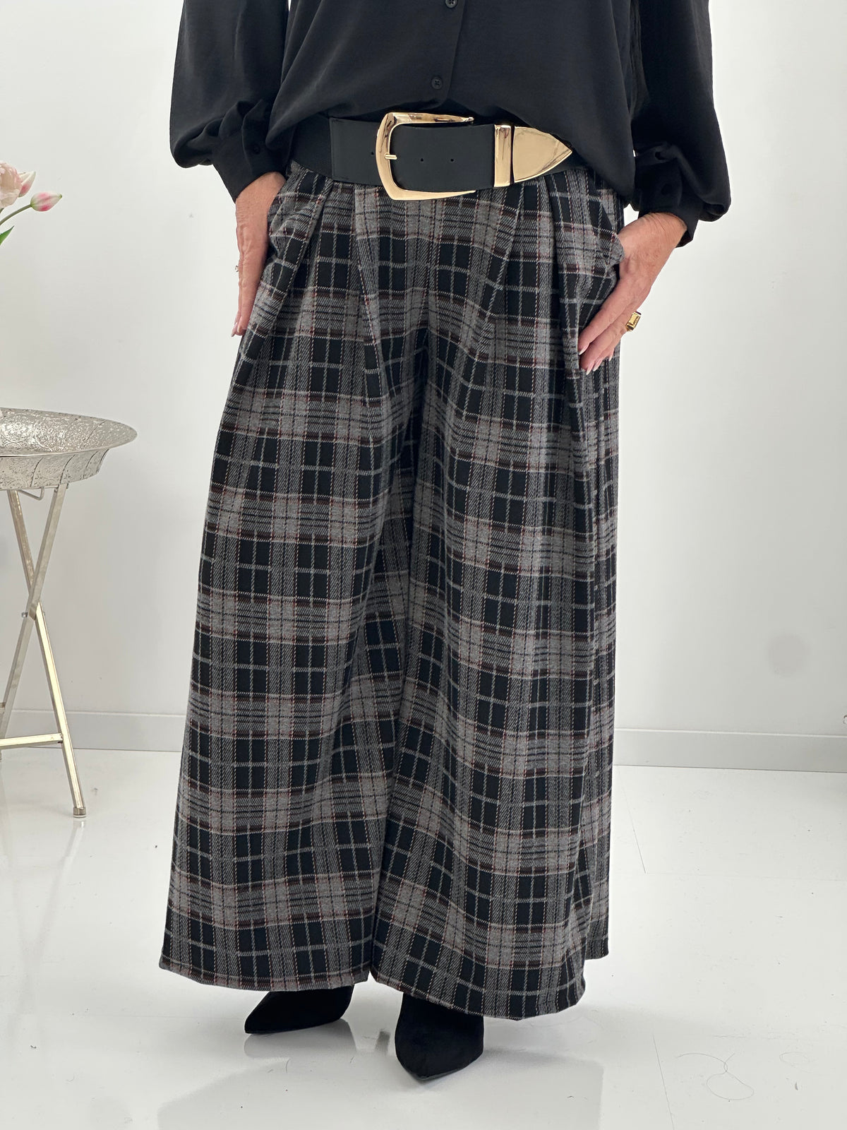 Marlene-Hose in Schwarz-Grau mit klassischem Karomuster (38-42/44)