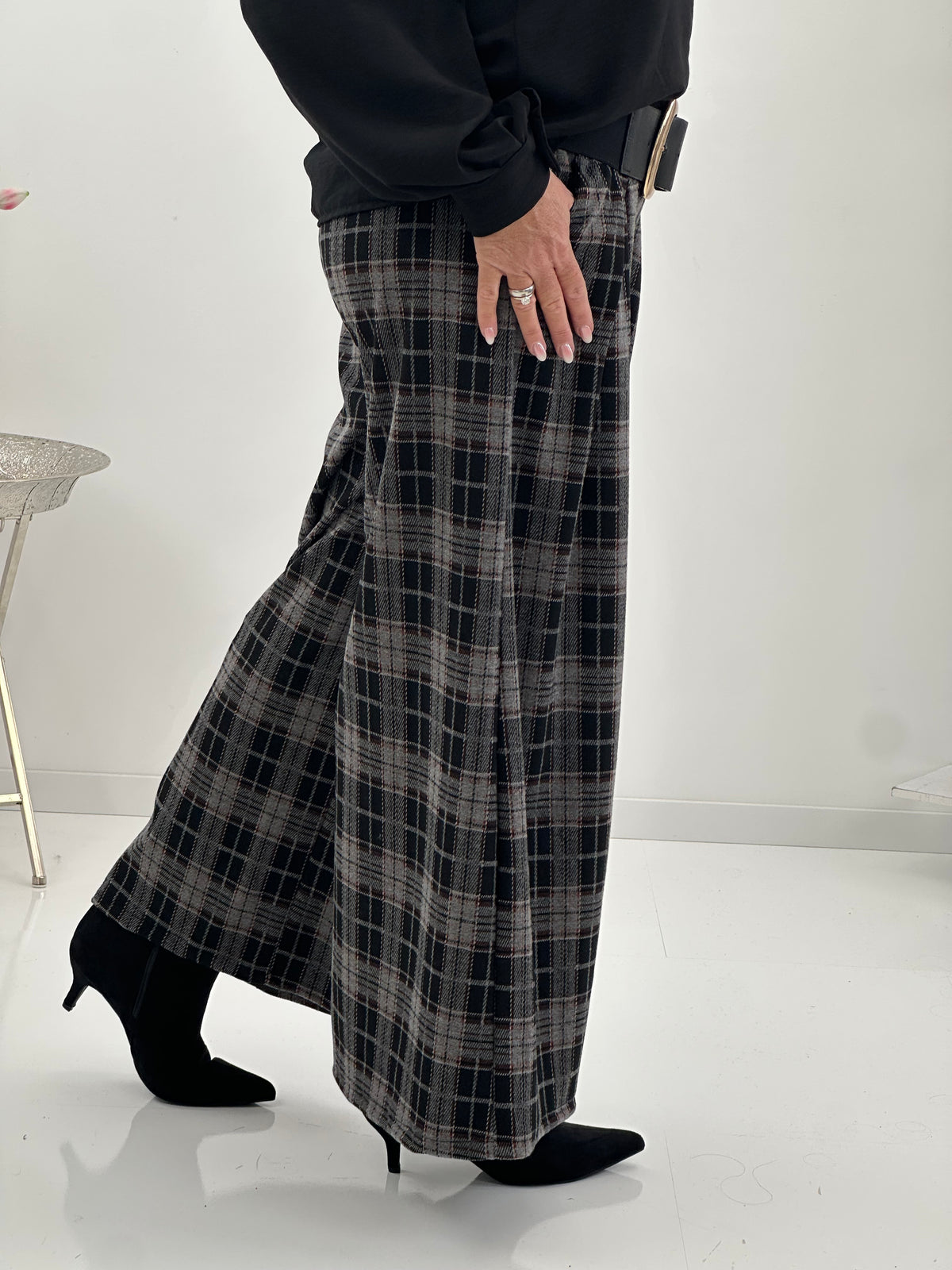 Marlene-Hose in Schwarz-Grau mit klassischem Karomuster (38-42/44)