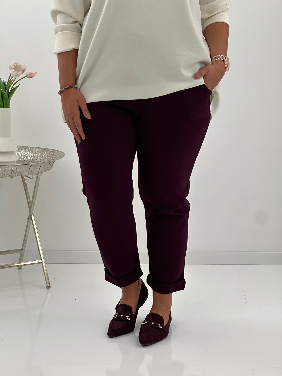 Elegante Hose in tiefem Bordeauxrot (42-46)
