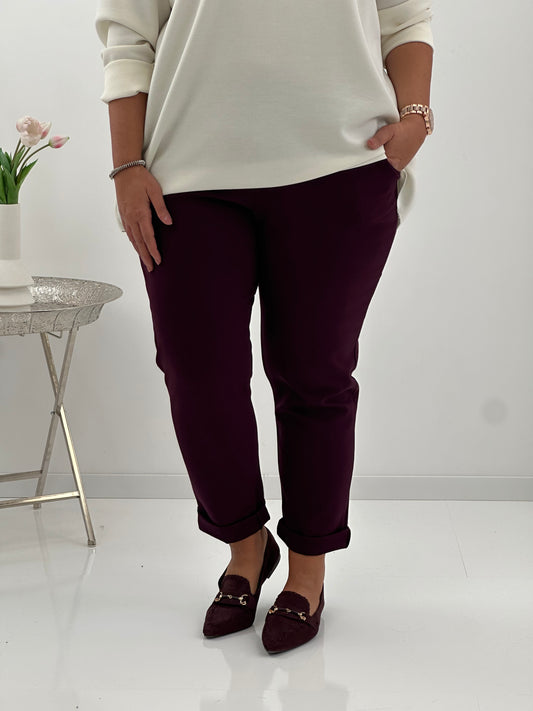 Elegante Hose in tiefem Bordeauxrot (42-46)