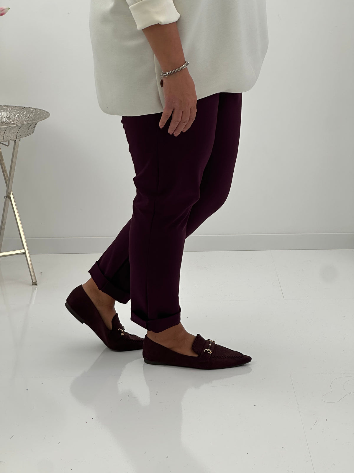 Elegante Hose in tiefem Bordeauxrot (42-46)