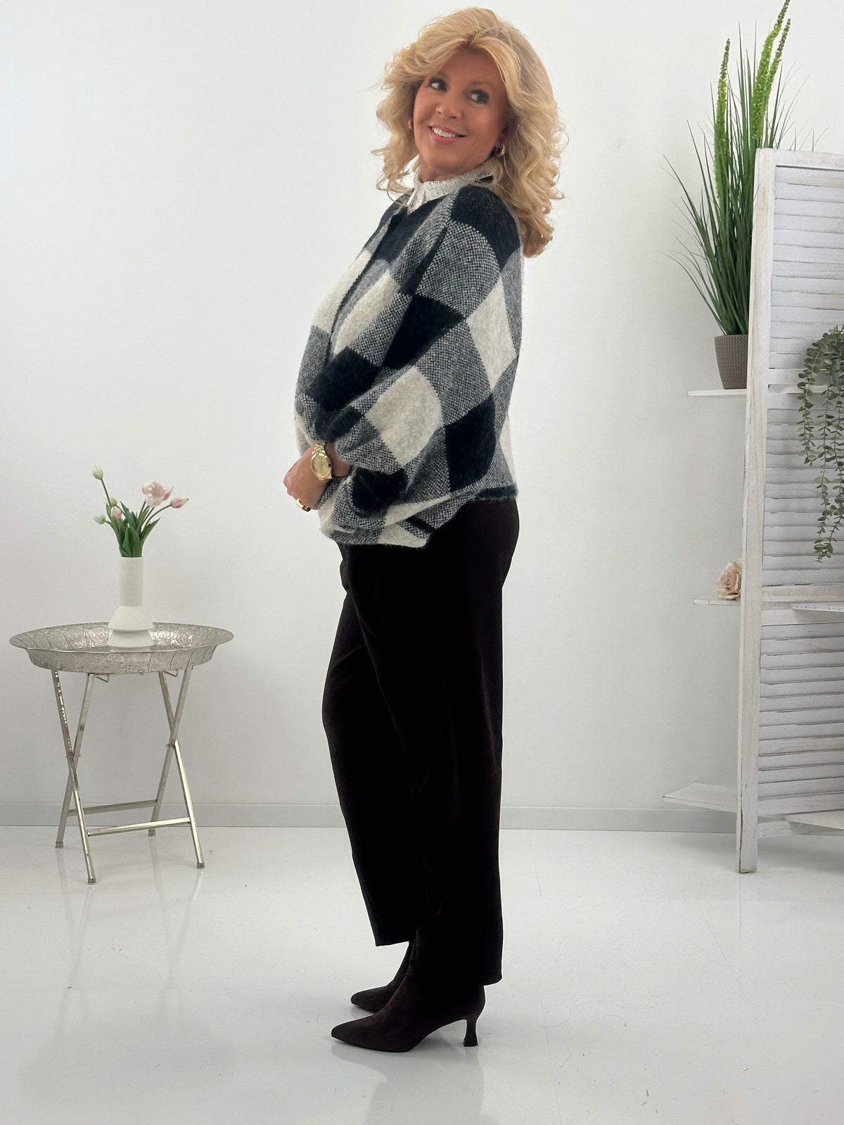 Strickjacke in Schwarz mit klassischem Karomuster (38-44)