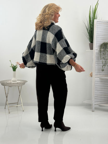 Strickjacke in Schwarz mit klassischem Karomuster (38-44)