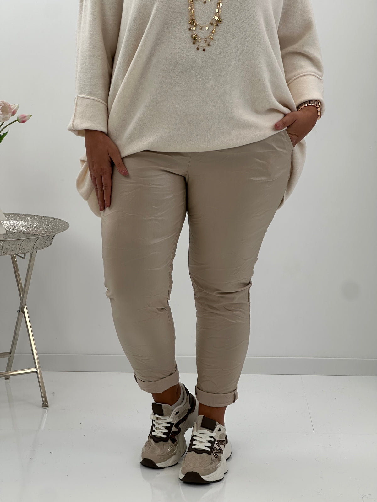 Kunstlederhose in elegantem Beige (42-46)
