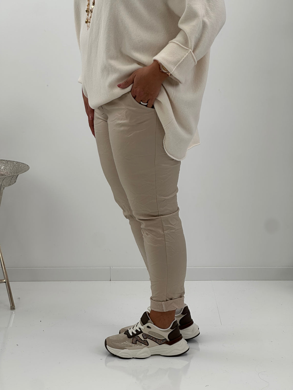 Kunstlederhose in elegantem Beige (42-46)