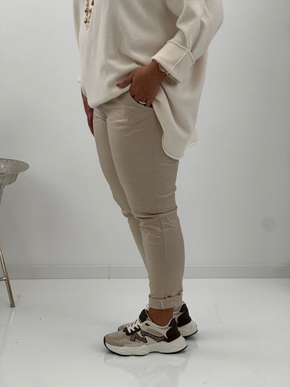 Kunstlederhose in elegantem Beige (42-46)