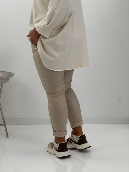 Kunstlederhose in elegantem Beige (42-46)