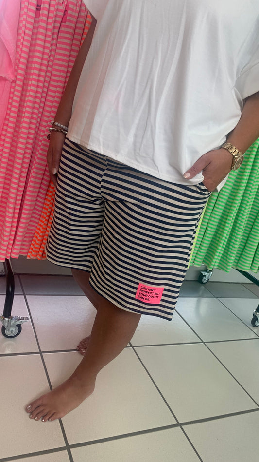 Bermudashort in marineblau (38-44)