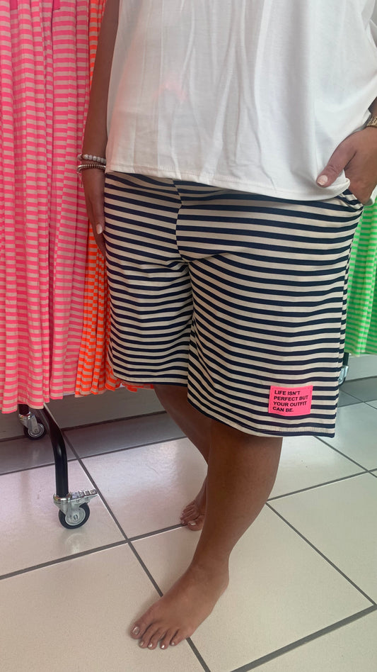 Bermudashort in marineblau (38-44)