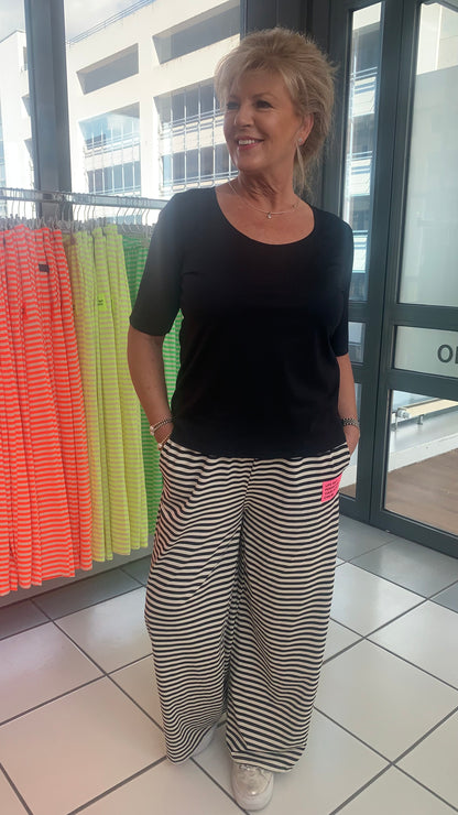 Marlenehose schwarz gestreift (38-44)