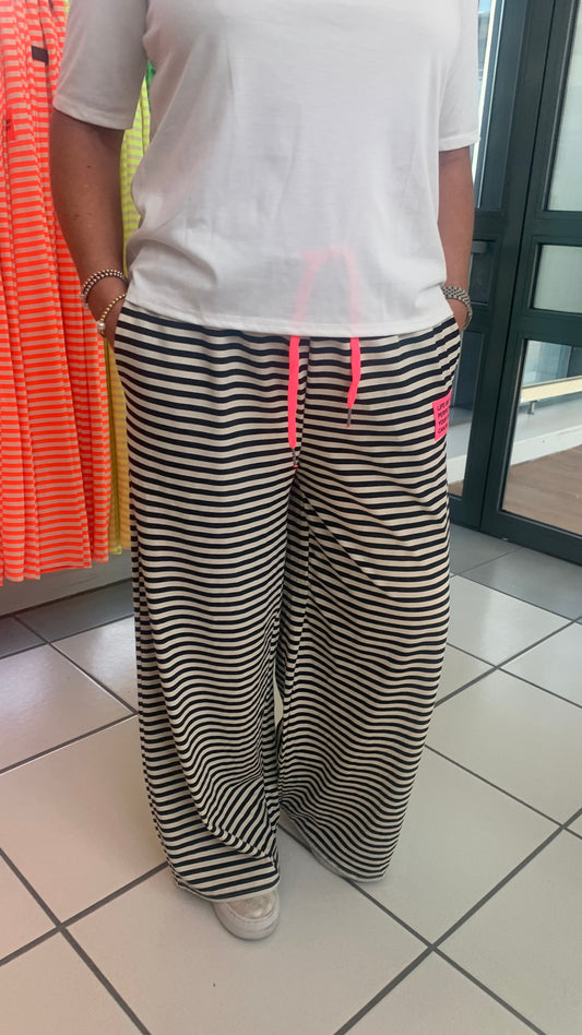 Marlenehose schwarz gestreift (38-44)