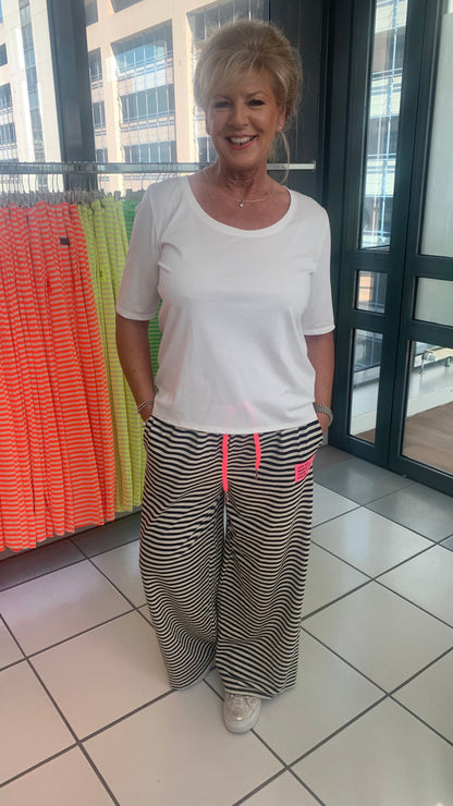 Marlenehose schwarz gestreift (38-44)